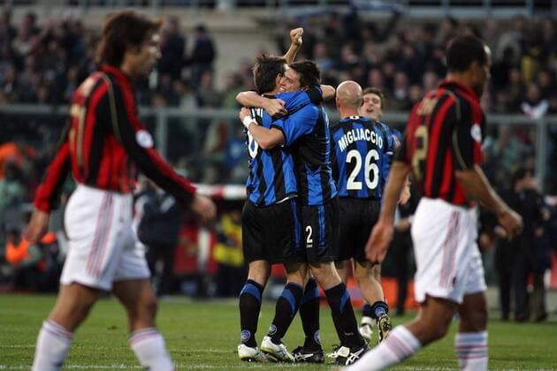 Atalanta Bergamo jubelt über den Erfolg gegen den AC Milan -  Fußball Herren Serie A 2006 2007, 1. Italienische Liga, Atalanta Bergamo - AC Mailand 2:0 Gruppe Bergamo Begeisterung, Freude, Fußball Herren Serie A 2006 2007, 1. Italienische Liga, Atalanta Bergamo - AC Mailand 2:0 Gruppe Bergamo Begeisterung, Freude,