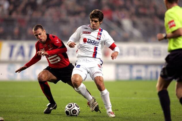 Juninho (Lyon, re.) gegen Bruno Cheyrou (Rennes) - (pan17113) Fußball Herren Ligue 1 2006 2007, 1. Französische Liga, Stade Rennais - Olympique Lyonnais 1:0, OL, Lyon Gruppe Rennes Dynamik, Fußball Herren Ligue 1 2006 2007, 1. Französische Liga, Stade Rennais - Olympique Lyonnais 1:0, OL, Lyon Gruppe Rennes Dynamik,