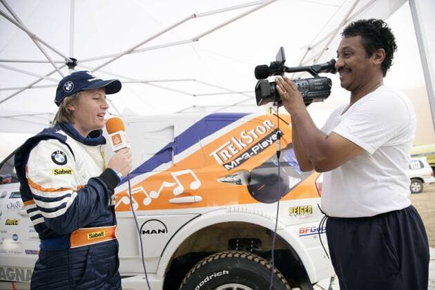 Jutta Kleinschmidt (Deutschland BMW) im Interview Motorsport Damen UAE Desert Challenge 2006, Rallye Rallyesport Gruppe Motorsport Damen UAE Desert Challenge 2006, Rallye Rallyesport Gruppe