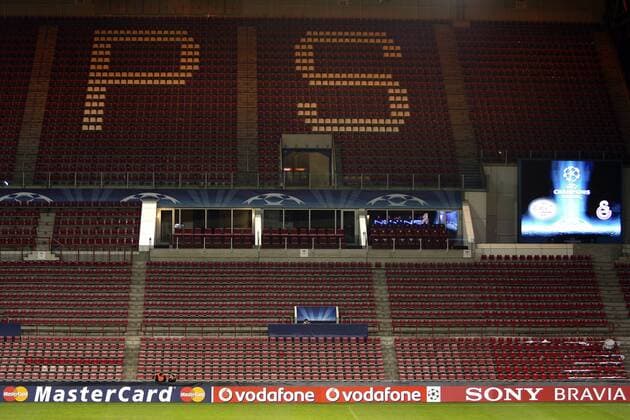 Leere Ränge im Philips Stadion, Heimspielstätte des PSV Eindhoven Fußball EC 1 Herren Champions League 2006 2007, Stadion, Fußballstadion, innen, Innenansicht Totale Philips Stadion, Tafel, Stadionanzeige Eindhoven, Anzeigetafel, Anzeige Tribüne, Tribünen Fußball EC 1 Herren Champions League 2006 2007, Stadion, Fußballstadion, innen, Innenansicht Totale Philips Stadion, Tafel, Stadionanzeige Eindhoven, Anzeigetafel, Anzeige Tribüne, Tribünen