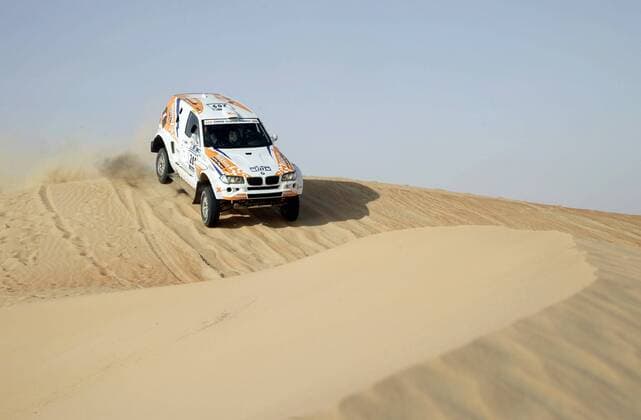 Jutta Kleinschmidt (Deutschland) und Tina Thörner (Schweden) in ihrem BMW X3 CC Motorsport Damen UAE Desert Challenge 2006, Rallye, Rallyesport, VAE, Wüstenrallye, Wüste Einzelbild Motorsport Damen UAE Desert Challenge 2006, Rallye, Rallyesport, VAE, Wüstenrallye, Wüste Einzelbild