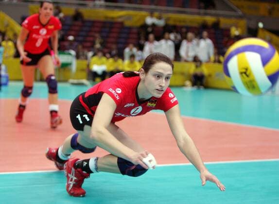 Christiane Fürst (Deutschland) kommt nicht mehr an den Ball -  Volleyball WM Damen Weltmeisterschaft 2006, Länderspiel, Nationalteam, Nationaltrikot Einzelbild Osaka Volleyball WM Damen Weltmeisterschaft 2006, Länderspiel, Nationalteam, Nationaltrikot Einzelbild Osaka