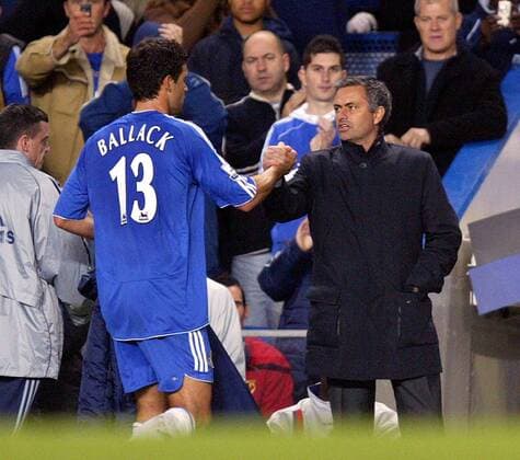 Trainer Jose Mourinho - Shake Hands mit Michael Ballack (beide Chelsea) bei dessen Auswechslung -  Fußball Herren English Premier League 2006 2007, 1. Englische Liga, Chelsea FC London Gruppe London Fußball Herren English Premier League 2006 2007, 1. Englische Liga, Chelsea FC London Gruppe London