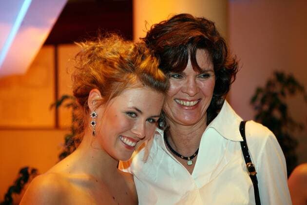 Ulrike Nasse Meyfarth (Deutschland, re.) mit Tochter Alexandra anlässlich des Sportpresseballs 2006 Leichtathletik Damen Deutscher Sportpresseball 2006, Presseball, Gala, Feier, Fest, Sportgala Gruppe Frankfurt M. Freude, Leichtathletik Damen Deutscher Sportpresseball 2006, Presseball, Gala, Feier, Fest, Sportgala Gruppe Frankfurt M. Freude,