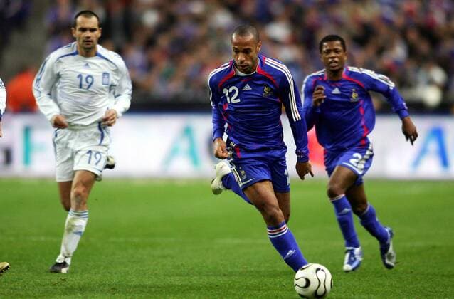 Thierry Henry (Frankreich) am Ball -  (pan17382) Fußball Länderspiel Herren Nationalteam 2006, Test, Testspiel, Freundschaftsspiel, Nationaltrikot Einzelbild Paris Dynamik, Fußball Länderspiel Herren Nationalteam 2006, Test, Testspiel, Freundschaftsspiel, Nationaltrikot Einzelbild Paris Dynamik,  