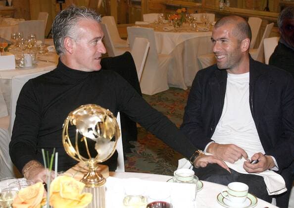 Didier Deschamps (li.) und Zinedine Zidane (beide Frankreich) anläßlich eines Empfangs der WM Elf von 1998 -  (pan17395) Fußball Herren Ehemalige 2006, Nationalteam, Weltmeisterteam, Weltmeistermannschaft, Frankreich, Vdig Gruppe Paris Ex, ehemaliger, ehemalig, ehemalige Fußball Herren Ehemalige 2006, Nationalteam, Weltmeisterteam, Weltmeistermannschaft, Frankreich, Vdig Gruppe Paris Ex, ehemaliger, ehemalig, ehemalige  
