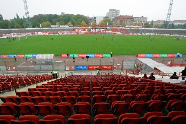 Geisterspiel im Halleschen Kurt Wabbel Stadion - der HFC muss aufgrund von Vorkommnissen der Vorwochen sein Heimspiel gegen Carl Zeiss Jena II vor leeren Rängen austragen Fußball Herren NOFV Oberliga Süd 2006 2007, Nordost, Hallescher FC, HFC - FC CZ Jena Amateure 2:0 Totale Kurt Wabbel Stadion Halle Leere, Weite, Fußball Herren NOFV Oberliga Süd 2006 2007, Nordost, Hallescher FC, HFC - FC CZ Jena Amateure 2:0 Totale Kurt Wabbel Stadion Halle Leere, Weite,