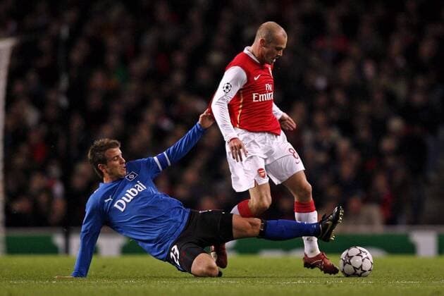 Rafael van der Vaart (HSV, li.) gegen Fredrik Ljungberg (Arsenal) - EDITORIAL USE ONLY. No use with unauthorised audio, video, data, fixture lists, club league logos or live services. Online in-match use limited to 120 images, no video emulation. No use in betting, games or single club league player publications. Fußball EC 1 Herren Champions League 2006 2007, Arsenal FC London - Hamburger SV, Hamburg Gruppe London Dynamik, Kampf, Fußball EC 1 Herren Champions League 2006 2007, Arsenal FC London - Hamburger SV, Hamburg Gruppe London Dynamik, Kampf,