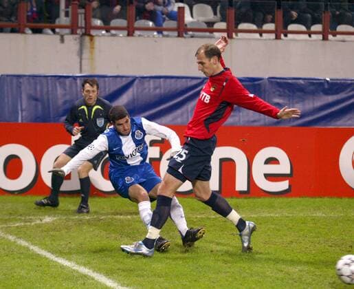 Lisandro Lopez (Porto, li.) gegen Elvir Rahimic (ZSKA Moskau) -  Fußball EC 1 Herren Champions League 2006 2007, CSKA Moskau - FC Porto 0:2 Gruppe Moskau Dynamik, Fußball EC 1 Herren Champions League 2006 2007, CSKA Moskau - FC Porto 0:2 Gruppe Moskau Dynamik,