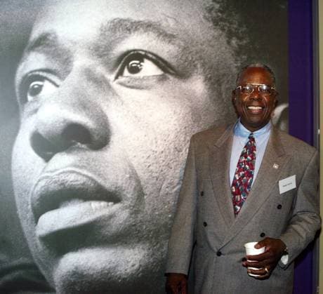 Baseballlegende Hank Aaron (USA) während der Ausstellungseröffnung von Baseball As America 2002 - (NYP2002031256) Baseball Herren Baseball As America 2002, Museum, Museen, Ausstellung, MLB, Major League, Ausstellungseröffnung Einzelbild Ausstellungsstücke New York, NY, N Y Freude, Baseball Herren Baseball As America 2002, Museum, Museen, Ausstellung, MLB, Major League, Ausstellungseröffnung Einzelbild Ausstellungsstücke New York, NY, N Y Freude,