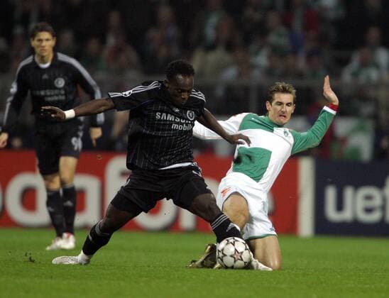 Mickael Essien (Chelsea, li.) gegen Miroslav Klose (Bremen) Fußball EC 1 Herren Champions League 2006 2007, SV Werder Bremen - Chelsea FC London Gruppe Bremen Dynamik, Kampf, Fußball EC 1 Herren Champions League 2006 2007, SV Werder Bremen - Chelsea FC London Gruppe Bremen Dynamik, Kampf,