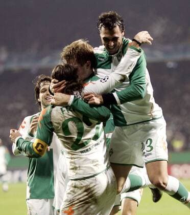 Torjubel Bremen, v.re.: Hugo Almeida, Torschütze Per Mertesacker, Torsten Frings und Diego Fußball EC 1 Herren Champions League 2006 2007, SV Werder Bremen Gruppe Bremen Begeisterung, Freude, Fußball EC 1 Herren Champions League 2006 2007, SV Werder Bremen Gruppe Bremen Begeisterung, Freude,
