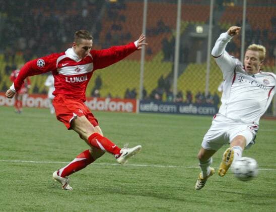 Vladimir Bystrov (Spartak Moskau, li.) gegen Christian Lell (Bayern) -  Fußball EC 1 Herren Champions League 2006 2007, FK Spartak Moskau - FC Bayern München 2:2 Gruppe Moskau Dynamik, Fußball EC 1 Herren Champions League 2006 2007, FK Spartak Moskau - FC Bayern München 2:2 Gruppe Moskau Dynamik,