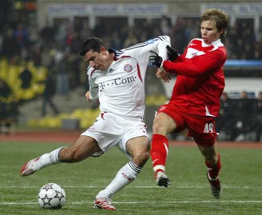 Roy Makaay (Bayern, li.) gegen Roman Shishkin (Spartak Moskau) -  Fußball EC 1 Herren Champions League 2006 2007, FK Spartak Moskau - FC Bayern München 2:2 Gruppe Moskau Dynamik, Fußball EC 1 Herren Champions League 2006 2007, FK Spartak Moskau - FC Bayern München 2:2 Gruppe Moskau Dynamik,