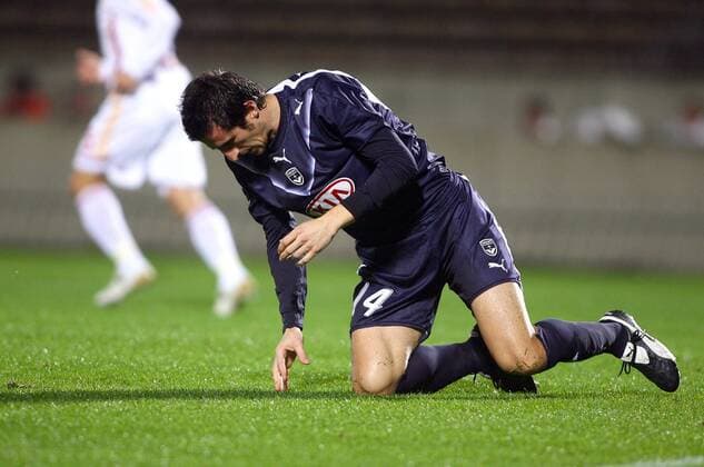 Johan Micoud (Bordeaux) geht zu Boden -  (pan17516) Fußball EC 1 Herren Champions League 2006 2007, Girondins de Bordeaux Einzelbild Bordeaux Fußball EC 1 Herren Champions League 2006 2007, Girondins de Bordeaux Einzelbild Bordeaux  