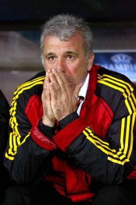 Trainer Erik Gerets (Galatasaray) nachdenklich -  (pan17516) Fußball EC 1 Herren Champions League 2006 2007, Galatasaray Istanbul Einzelbild Bordeaux Nachdenklichkeit, Enttäuschung, Fußball EC 1 Herren Champions League 2006 2007, Galatasaray Istanbul Einzelbild Bordeaux Nachdenklichkeit, Enttäuschung,  