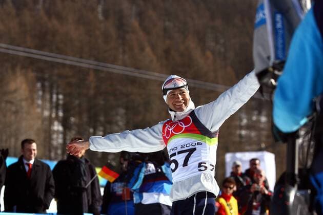 Ole Einar Björndalen (Norwegen) freut sich über den zweiten Platz über 20 km Biathlon OS Winter Herren Olympische Spiele 2006 Turin, Winterspiele, 20km, 20 km, Kilometer Einzelbild Cesana San Sicario Freude, Biathlon OS Winter Herren Olympische Spiele 2006 Turin, Winterspiele, 20km, 20 km, Kilometer Einzelbild Cesana San Sicario Freude,