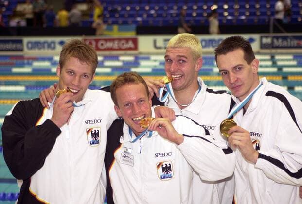 Europameister Deutschland 4x100m Freistilstaffel, v.li.: Stephan Kunzelmann, Lars Conrad, Stefan Herbst und Torsten Spanneberg Schwimmen EM Herren Europameisterschaft 2002, Siegerehrung, Podium, Podest, Gruppe Berlin Freude, Schwimmen EM Herren Europameisterschaft 2002, Siegerehrung, Podium, Podest, Gruppe Berlin Freude,