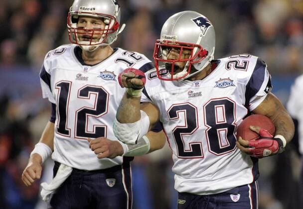 Corey Dillon (re.) und Tom Brady (beide New England Patriots) jubeln -  (sbp20050206119) American Football Herren NFL Super Bowl XXXIX 2004 2005, 39. Superbowl, Finale, Endspiel Gruppe Jacksonville Freude, American Football Herren NFL Super Bowl XXXIX 2004 2005, 39. Superbowl, Finale, Endspiel Gruppe Jacksonville Freude,
