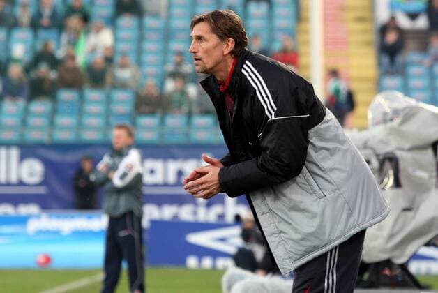 Interimstrainer Holger Gehrke (Köln) gespannt Fußball 2. BL Herren Saison 2006 2007, 1. FC Köln Einzelbild Fürth Spannung, Fußball 2. BL Herren Saison 2006 2007, 1. FC Köln Einzelbild Fürth Spannung,