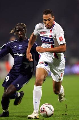 John Carew (re., Lyon) gegen Bakari Sagna (Auxerre) - (pan17561) Fußball Herren Ligue 1 2006 2007, 1. Französische Liga, Olympique Lyonnais - AJ Auxerre 1:0, OL, Vdig Gruppe Lyon Dynamik, Fußball Herren Ligue 1 2006 2007, 1. Französische Liga, Olympique Lyonnais - AJ Auxerre 1:0, OL, Vdig Gruppe Lyon Dynamik,