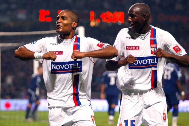 Florent Malouda (li.) und Alou Diarra (beide Lyon) - Torjubel - (pan17561) Fußball Herren Ligue 1 2006 2007, 1. Französische Liga, Olympique Lyonnais, OL, Vdig Gruppe Lyon Freude, Begeisterung, Fußball Herren Ligue 1 2006 2007, 1. Französische Liga, Olympique Lyonnais, OL, Vdig Gruppe Lyon Freude, Begeisterung,