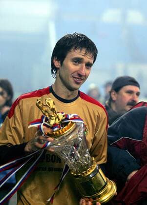 Russischer Meister ZSKA Moskau - Deividas Semberas mit der Trophäe -  Fußball Herren Premier Liga 2006, 1. Russische Liga, CSKA Moskau Einzelbild Moskau Glück, Freude, Fußball Herren Premier Liga 2006, 1. Russische Liga, CSKA Moskau Einzelbild Moskau Glück, Freude,