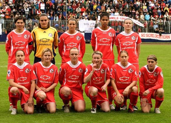 Mannschaftsfoto Turbine Potsdam, hi.v.li.: Ariane Hingst, Torfrau Nadine Angerer, Inken Becher, Navina Omilade, Anja Mittag, vorn: Babett Peter, Jennifer Zietz, Peggy Kuznik, Conny Pohlers, Petra Wimbersky, Britta Carlson Fußball EC 1 Damen UEFA Women s Cup 2005 2006, Womens, Frauen, Frauenfußball, Europacup, Europapokal, Finale, Endspiel Totale Frankfurt M. Fußball EC 1 Damen UEFA Women s Cup 2005 2006, Womens, Frauen, Frauenfußball, Europacup, Europapokal, Finale, Endspiel Totale Frankfurt M.