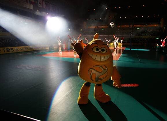 Val Kun, Maskottchen der Volleyball WM 2006 -  Volleyball WM Herren WM 2006, Länderspiel, Nationalteam, Japan - Serbien und Montenegro 0:3 Einzelbild Sendai City Volleyball WM Herren WM 2006, Länderspiel, Nationalteam, Japan - Serbien und Montenegro 0:3 Einzelbild Sendai City