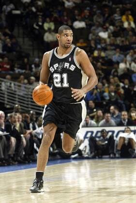 Tim Duncan (San Antonio Spurs) am Ball - (Icon7666017) Basketball Herren NBA 2003 2004, Vdig Einzelbild Denver Basketball Herren NBA 2003 2004, Vdig Einzelbild Denver EDITORIAL USE ONLY