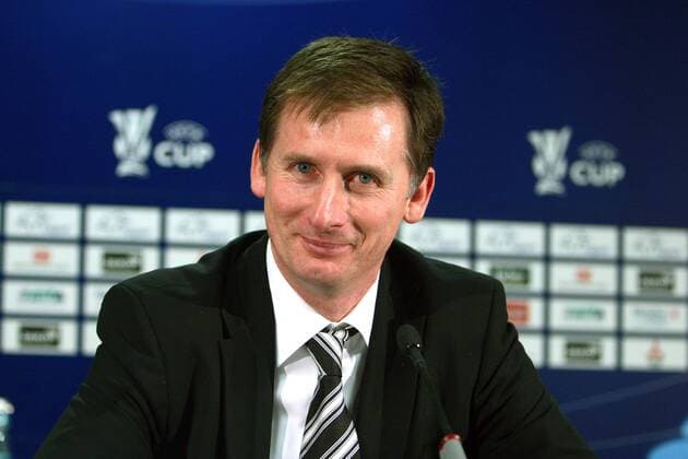 Fußball, Trainerhistorie Newcastle United von 1895 bis heute Trainer Glenn Roeder (Newcastle) gut gelaunt Fußball EC 3 Herren UEFA Cup 2006 2007, Pokal, Europapokal, Europacup, Newcastle United Einzelbild Frankfurt M. Fußball EC 3 Herren UEFA Cup 2006 2007, Pokal, Europapokal, Europacup, Newcastle United Einzelbild Frankfurt M.