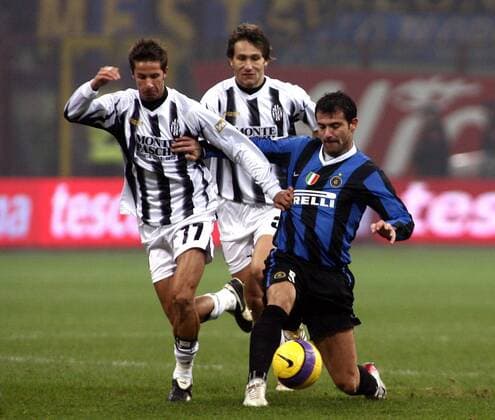 Dejan Stankovic (Inter, re.) gegen Luca Antonini (Siena) -  Fußball Herren Serie A 2006 2007, 1. Italienische Liga, Internazionale Mailand - AC Siena 2:0 Gruppe Mailand Dynamik, Fußball Herren Serie A 2006 2007, 1. Italienische Liga, Internazionale Mailand - AC Siena 2:0 Gruppe Mailand Dynamik,
