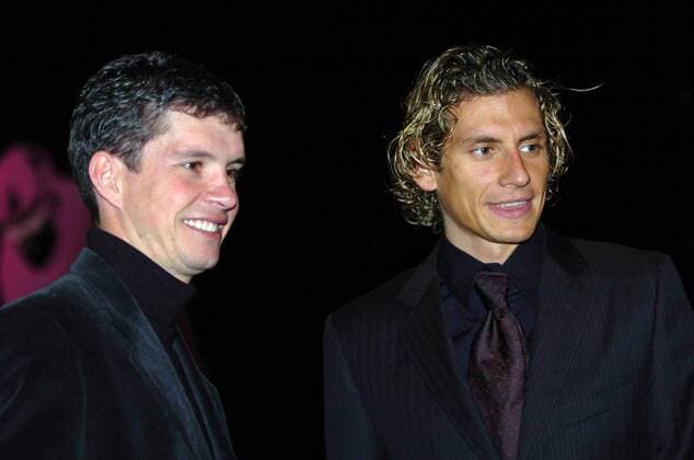 Filippo Pozzato (Quick Step Innergetic, re.) und Paolo Savoldelli (Discovery Channel beide Italien) gut gelaunt anlässlich der Präsentation der Streckenführung des Giro dItalia 2007 - Radsport Herren Vorschau 2006, 90. Giro dItalia 2007, d Italia, ProTour, Straßenradsport, Straße, Rad, Vorstellung Gruppe Mailand Freude Radsport Herren Vorschau 2006, 90. Giro dItalia 2007, d Italia, ProTour, Straßenradsport, Straße, Rad, Vorstellung Gruppe Mailand Freude