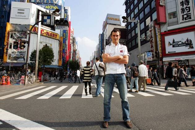 Ivan Basso (Italien) in der Fußgängerzone von Shinjuku - Radsport Herren Straßenradsport 2006, Straße, Rad, Shooting, Fotoshooting, Fototermin, Totale Tokyo Radsport Herren Straßenradsport 2006, Straße, Rad, Shooting, Fotoshooting, Fototermin, Totale Tokyo