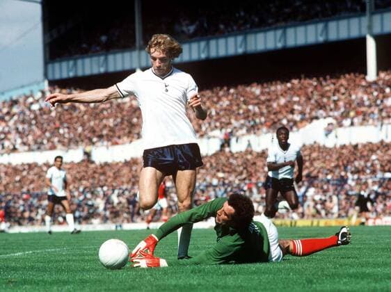 Steve Archibald (Tottenham Hotspurs) gegen Torwart Peter Shilton (Nottingham Forest) -  Fußball Herren English First Division 1980 1981, One, 1. Englische Liga, Tottenham Hotspur - Nottingham Forest 2:0 Gruppe London Abwehr, Dynamik, Kampf, Fußball Herren English First Division 1980 1981, One, 1. Englische Liga, Tottenham Hotspur - Nottingham Forest 2:0 Gruppe London Abwehr, Dynamik, Kampf,