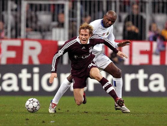 Andreas Ottl (Bayern, li.) gegen Patrick Vieira (Inter) Fußball EC 1 Herren Champions League 2006 2007, FC Bayern München - Internazionale Mailand Gruppe München Dynamik, Fußball EC 1 Herren Champions League 2006 2007, FC Bayern München - Internazionale Mailand Gruppe München Dynamik,