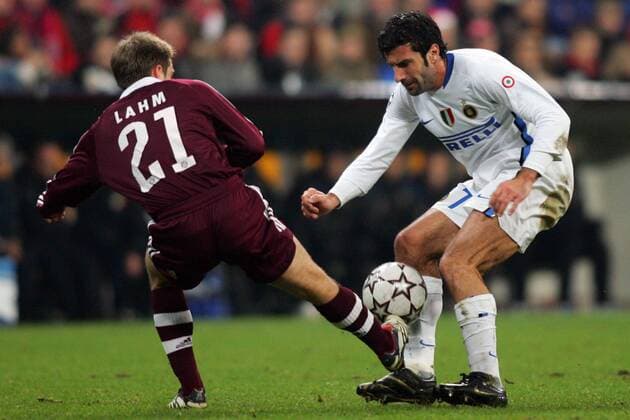 Luis Figo (Inter, re.) gegen Philipp Lahm (Bayern) Fußball EC 1 Herren Champions League 2006 2007, FC Bayern München - FC Internazionale Mailand Gruppe München Dynamik, Fußball EC 1 Herren Champions League 2006 2007, FC Bayern München - FC Internazionale Mailand Gruppe München Dynamik,