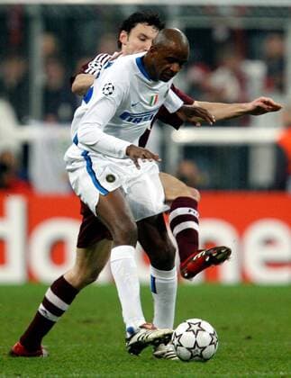 Patrick Vieira (vorn, Inter) gegen Mark van Bommel (Bayern) Fußball EC 1 Herren Champions League 2006 2007, FC Bayern München - FC Internazionale Mailand, Vdig Gruppe München Dynamik, Fußball EC 1 Herren Champions League 2006 2007, FC Bayern München - FC Internazionale Mailand, Vdig Gruppe München Dynamik,