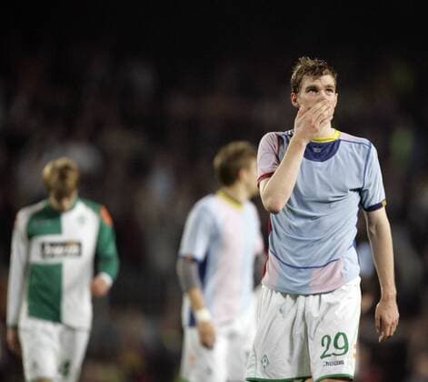 Per Mertesacker (Bremen) enttäuscht nach dem 0:2 beim FC Barcelona Fußball EC 1 Herren Champions League 2006 2007, FC Barcelona - SV Werder Bremen 2:0, Barca Einzelbild Barcelona Enttäuschung, Fußball EC 1 Herren Champions League 2006 2007, FC Barcelona - SV Werder Bremen 2:0, Barca Einzelbild Barcelona Enttäuschung,