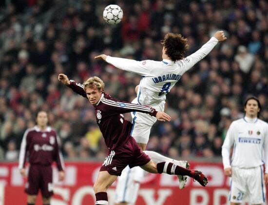 Andreas Ottl (Bayern, li.) gegen Zlatan Ibrahimovic (Inter) Fußball EC 1 Herren Champions League 2006 2007, FC Bayern München - FC Internazionale Mailand 1:1 Gruppe München Dynamik, Fußball EC 1 Herren Champions League 2006 2007, FC Bayern München - FC Internazionale Mailand 1:1 Gruppe München Dynamik,