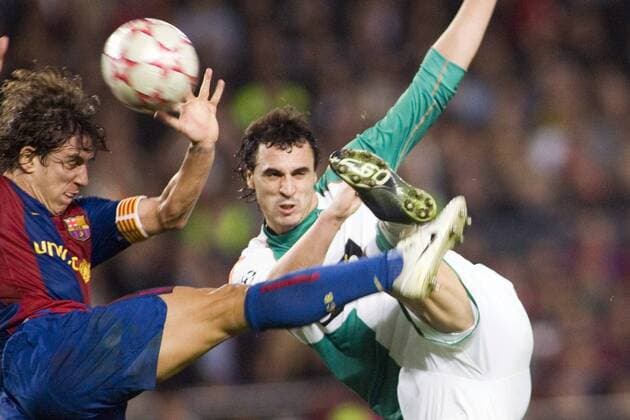 Hugo Almeida (Bremen, re.) gegen Carles Puyol (FC Barcelona) Fußball EC 1 Herren Champions League 2006 2007, FC Barcelona - SV Werder Bremen 2:0, Barca Gruppe Barcelona Dynamik, Kampf, Fußball EC 1 Herren Champions League 2006 2007, FC Barcelona - SV Werder Bremen 2:0, Barca Gruppe Barcelona Dynamik, Kampf,