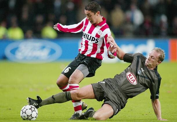 Lilian Laslandes (Bordeaux, re.) gegen Ismail Aissati (Eindhoven) -  Fußball EC 1 Herren Champions League 2006 2007, PSV Eindhoven - Girondins Bordeaux 1:3 Gruppe Eindhoven Dynamik, Fußball EC 1 Herren Champions League 2006 2007, PSV Eindhoven - Girondins Bordeaux 1:3 Gruppe Eindhoven Dynamik,