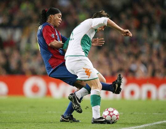 Clemens Fritz (Bremen, re.) gegen Ronaldinho (FC Barcelona) Fußball EC 1 Herren Champions League 2006 2007, FC Barcelona - SV Werder Bremen 2:0, Barca Gruppe Barcelona Dynamik, Fußball EC 1 Herren Champions League 2006 2007, FC Barcelona - SV Werder Bremen 2:0, Barca Gruppe Barcelona Dynamik,