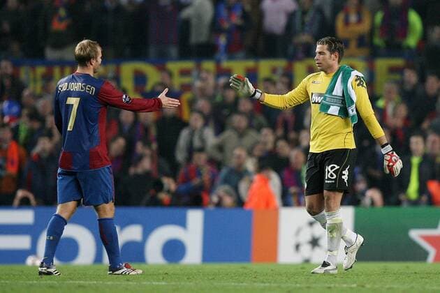 Torwart Tim Wiese (Bremen) und Eidur Gudjohnsen (FC Barcelona) - Shake Hands Fußball EC 1 Herren Champions League 2006 2007, FC Barcelona - SV Werder Bremen 2:0, Barca Gruppe Barcelona Kameradschaft Fußball EC 1 Herren Champions League 2006 2007, FC Barcelona - SV Werder Bremen 2:0, Barca Gruppe Barcelona Kameradschaft