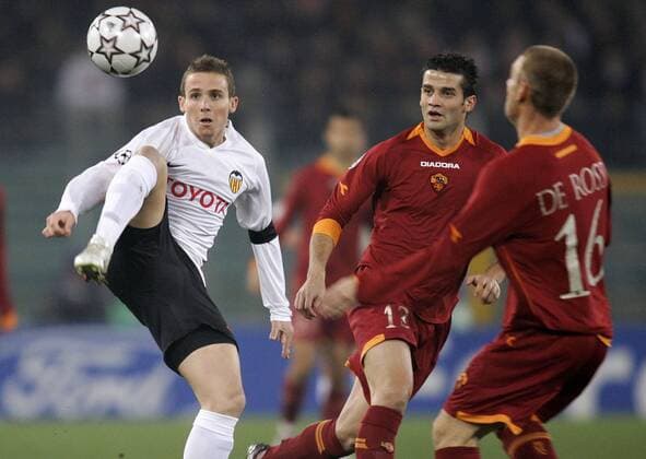 Aaron (Valencia, li.) gegen Cristian Chivu (Roma, Mitte) -  Fußball EC 1 Herren Champions League 2006 2007, AS Rom - FC Valencia 1:0 Gruppe Rom Dynamik, Fußball EC 1 Herren Champions League 2006 2007, AS Rom - FC Valencia 1:0 Gruppe Rom Dynamik,