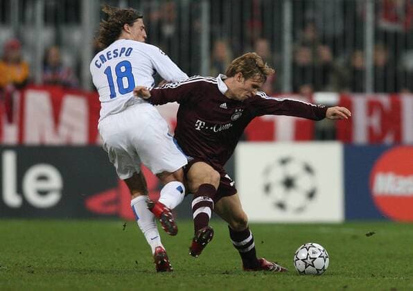 Hernan Crespo (Inter, li.) gegen Andreas Ottl (Bayern) Fußball EC 1 Herren Champions League 2006 2007, FC Bayern München - FC Internazionale Mailand 1:1 Gruppe München Dynamik, Fußball EC 1 Herren Champions League 2006 2007, FC Bayern München - FC Internazionale Mailand 1:1 Gruppe München Dynamik,
