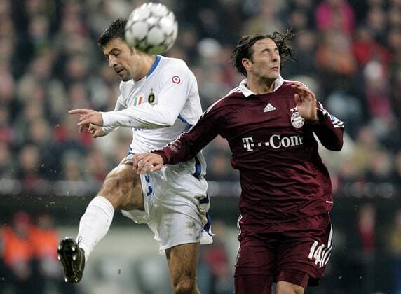 Claudio Pizarro (Bayern, re.) gegen Walter Samuel (Inter) -  Fußball EC 1 Herren Champions League 2006 2007, FC Bayern München - Internazionale Mailand 1:1 Gruppe München Dynamik, Fußball EC 1 Herren Champions League 2006 2007, FC Bayern München - Internazionale Mailand 1:1 Gruppe München Dynamik,