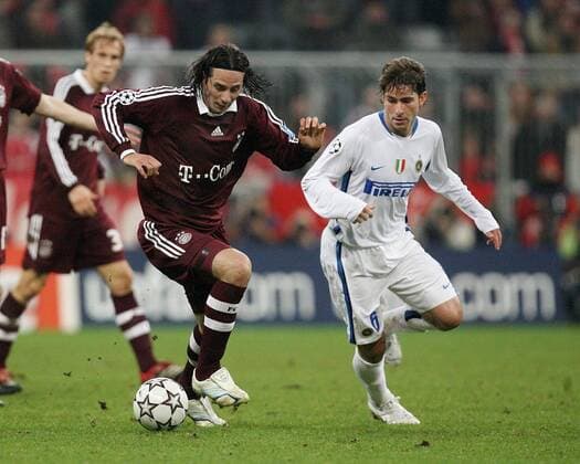 Claudio Pizarro (Bayern, li.) gegen Maxwell Scherrer (Inter) Fußball EC 1 Herren Champions League 2006 2007, FC Bayern München - FC Internazionale Mailand 1:1 Gruppe München Dynamik, Fußball EC 1 Herren Champions League 2006 2007, FC Bayern München - FC Internazionale Mailand 1:1 Gruppe München Dynamik,