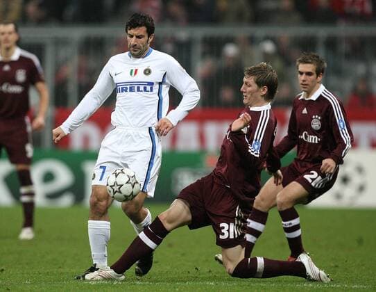 Luis Figo (Inter, li.) gegen Bastian Schweinsteiger (Bayern) Fußball EC 1 Herren Champions League 2006 2007, FC Bayern München - FC Internazionale Mailand 1:1 Gruppe München Dynamik, Fußball EC 1 Herren Champions League 2006 2007, FC Bayern München - FC Internazionale Mailand 1:1 Gruppe München Dynamik,