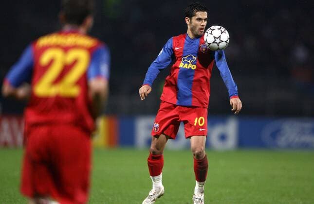 Nicolae Dica (Steaua Bukarest) am Ball -  (pan17721) Fußball EC 1 Herren Champions League 2006 2007, Steaua Bukarest Einzelbild Lyon Fußball EC 1 Herren Champions League 2006 2007, Steaua Bukarest Einzelbild Lyon  